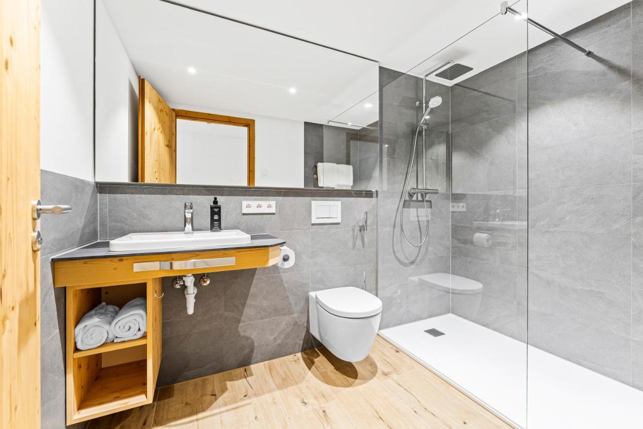 Schwarzenbach - & Rooftop Pool *