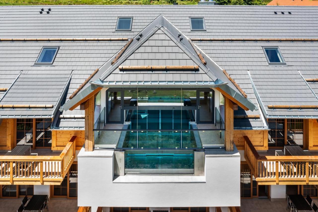 Schwarzenbach - & Rooftop Pool Апартаменты *